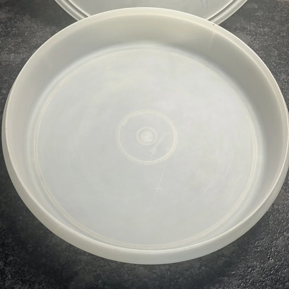 Vintage Tupperware pie keeper In very good condition pies, doughnuts, bagels